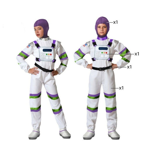 Två barn poserar i en vit och lila/grön astronautdräkt, där alla ingående delar som huva, bröstpanel och bälte är markerade med pilar.