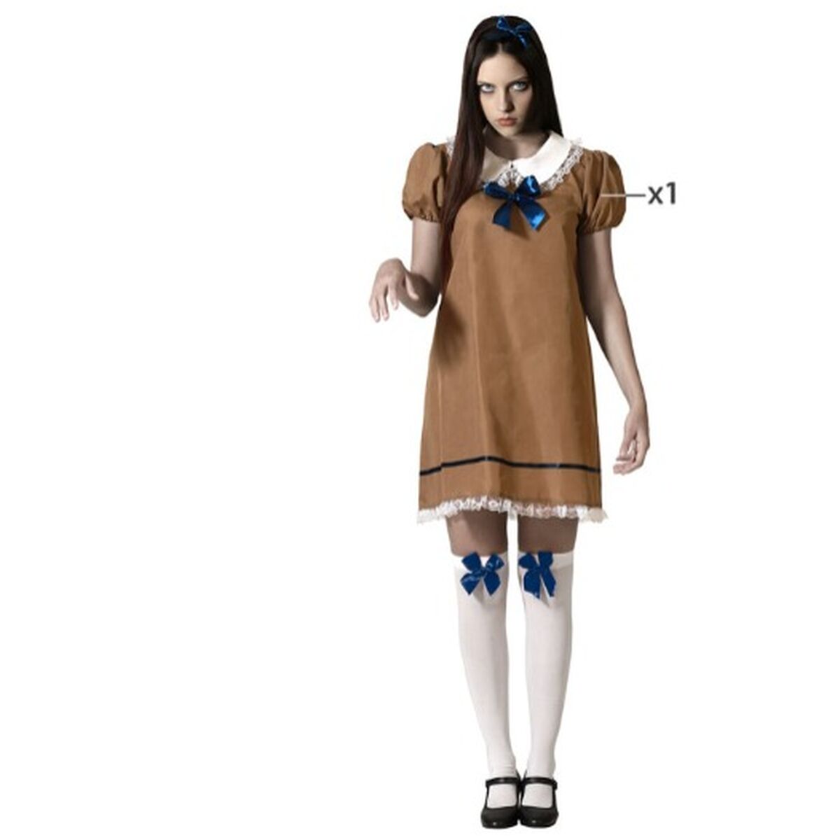 En kvinna klädd i en brun kortärmad klänning med vit krage och blå rosett, som visar en obehaglig look.