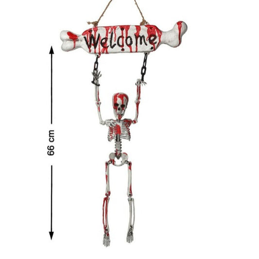 Hängande Halloween-dekoration som visar ett skelett som håller i en benformad skylt där det står "Welcome" med röd färg som ser ut som blod. Dekorationen är cirka 66 cm hög.