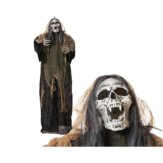 En skräckinjagande hängande Halloween-dekoration föreställande ett skelett med långt mörkt hår, vita huggtänder och slitna bruna och svarta tygstycken.