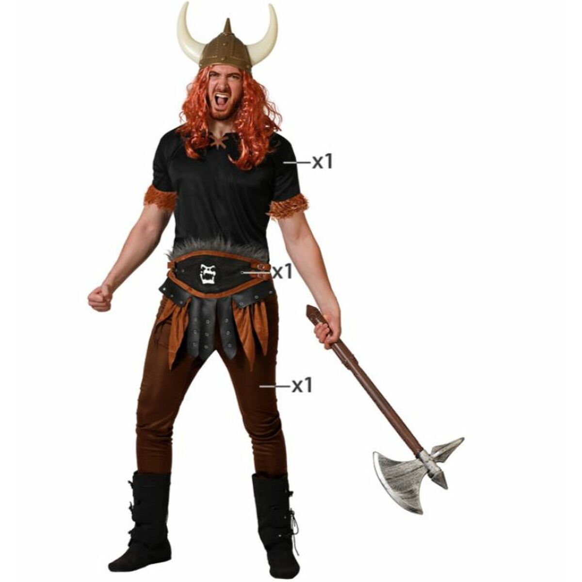 En man klädd i en vikingadräkt med hornhjälm, svart t-shirt, bruna byxor och ett läderbälte, han håller en stor leksaksyxa i handen.