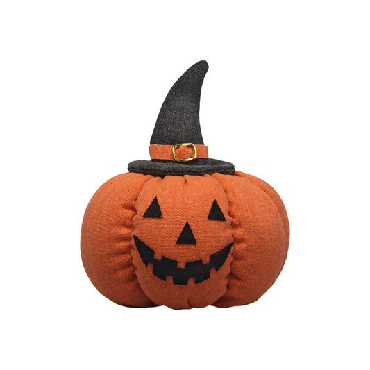 En mjuk, orange Halloweenpumpa med ett utskuret ansikte och en svart häxhatt med ett guldfärgat spänne.