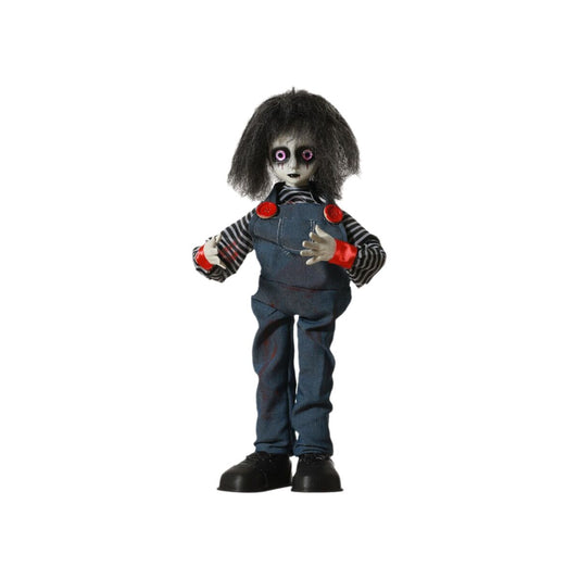 En 45 cm hög, skrämmande halloween-docka i form av ett monster med svart hår, stirrande lila ögon och klädd i blåa hängselbyxor med röda knappar över en randig tröja.
