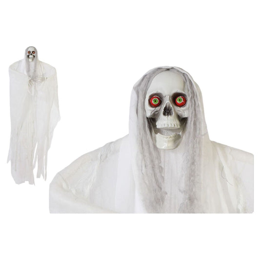 En stor, hängande Halloween-dekoration föreställande ett spöke i vitt tyg med ett synligt skeletthuvud som har lysande röda ögon.