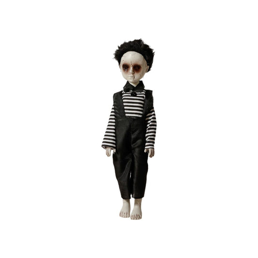 En upprättstående, skräckinjagande halloweenfigur i form av en docka klädd i svartvitrandig tröja och svarta hängselbyxor, med mörka hål där ögonen borde vara.