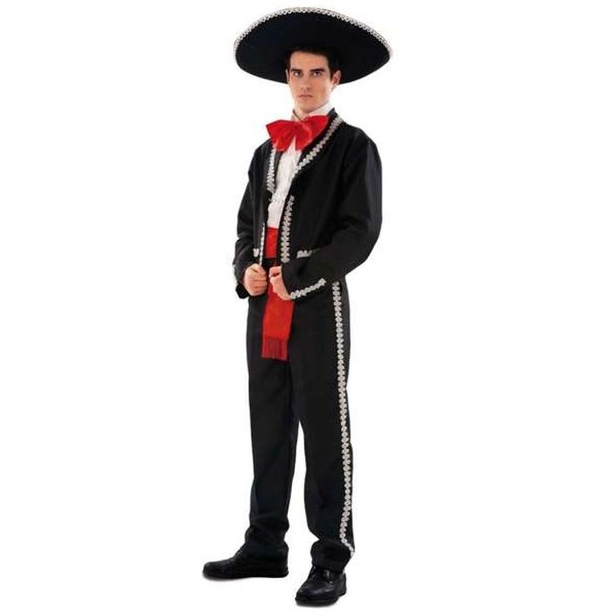 En man i en festlig mexikansk dräkt med en stor sombrero, röd fluga och svart kavaj med broderier.