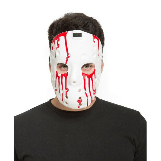En man med intensiv blick bär en vit, blodig hockeymask, en klassisk skräckaccessoar för halloween.