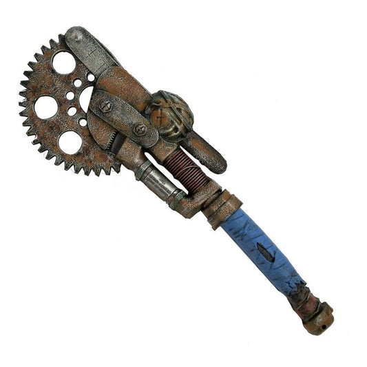 Ett stort och detaljerat, men säkert, leksaksvapen i foam med steampunk-tema, som ser ut som en yxa gjord av ett stort, rostigt kugghjul med ett blå-tejpat handtag.