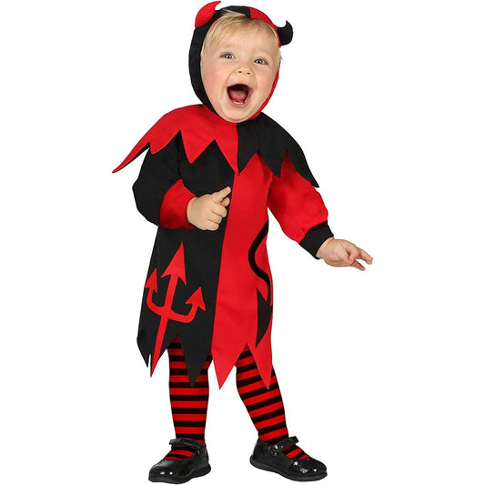Barn i Demon djävulsdräkt med svart och röd kappa, randiga leggings och huva med horn, utklädd till maskerad eller Halloweenfest.