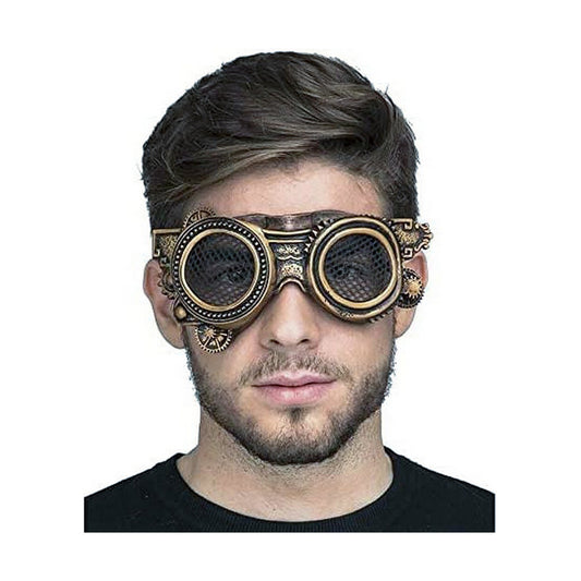 En man bär ett par detaljrika, bronsfärgade steampunk goggles med kugghjul och svart nät för ögonen.