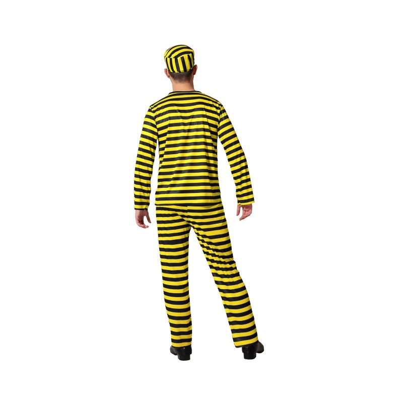 Ryggen på en man som poserar i en gul- och svartrandig fångdräkt komplett med matchande mössa.