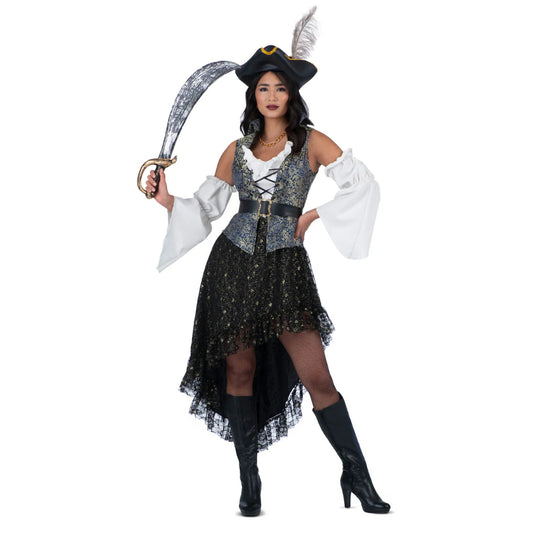 En kvinna poserar i en komplett, Elegant Piratkapten Maskeraddräkt, med en broderad väst, asymmetrisk spetskjol och en stor pirathatt, och håller i ett svärd.