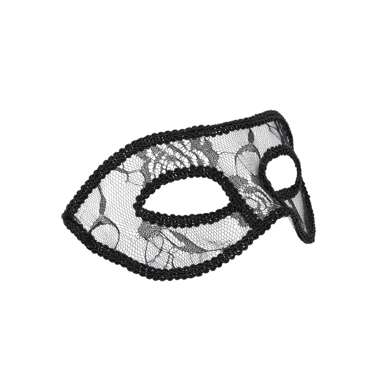 En svart carnival ögonmask med transparent spetsmönster, dekorativ kant och formad näsdel visas snett mot vit bakgrund.