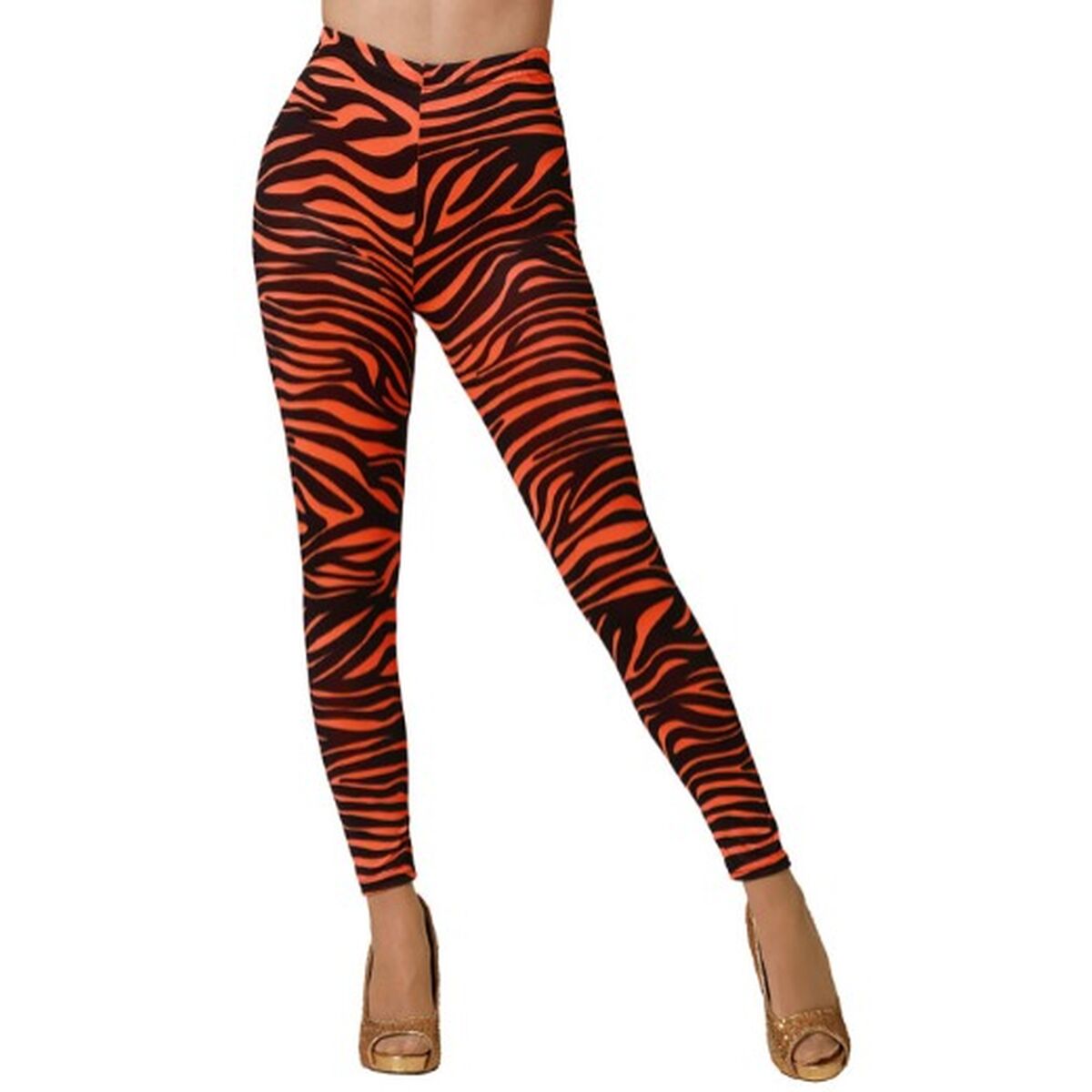 En person poserar i ett par tajta, energiska leggings med ett orange och svart zebramönster.