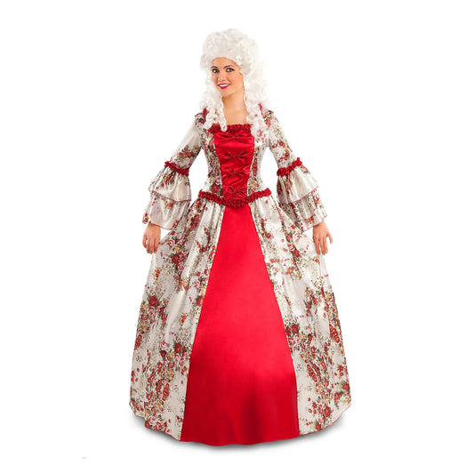 En kvinna poserar i en extravagant och vacker, blommig adelsdam-balklänning med en stor vit rokoko-peruk.