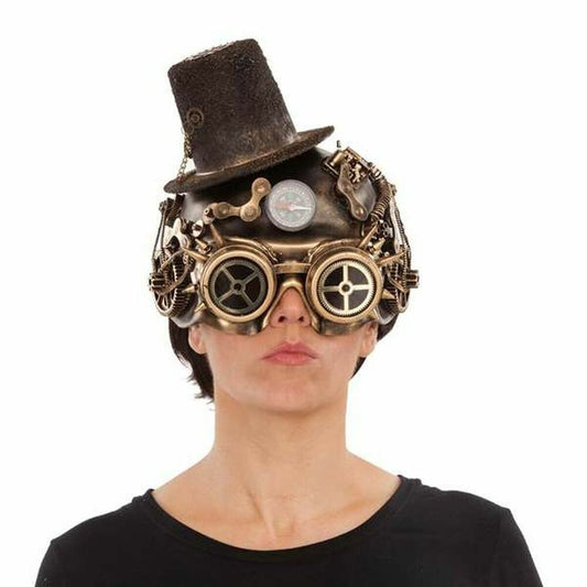 En person bär en extravagant och detaljerad steampunk hjälm med en minihatt på toppen, goggles och mekaniska detaljer i brons.