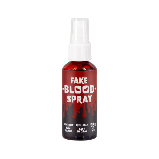 En flaska fake blood spray på 59 ml med röd vätska, vit spraykork och svart etikett mot vit bakgrund.
