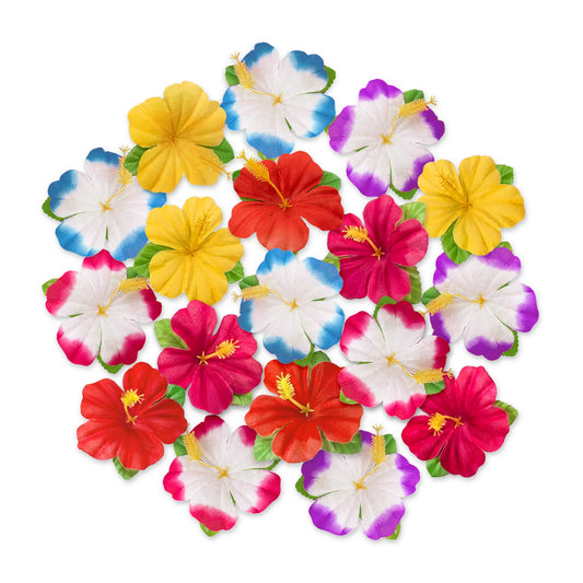 En samling färgglada Hawaii tygblommor i blandade färger ligger tätt tillsammans mot vit bakgrund.