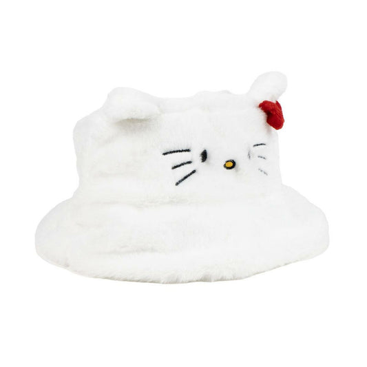 En fluffig, vit Hello Kitty-hatt med ett broderat ansikte, kattöron och en röd rosett.