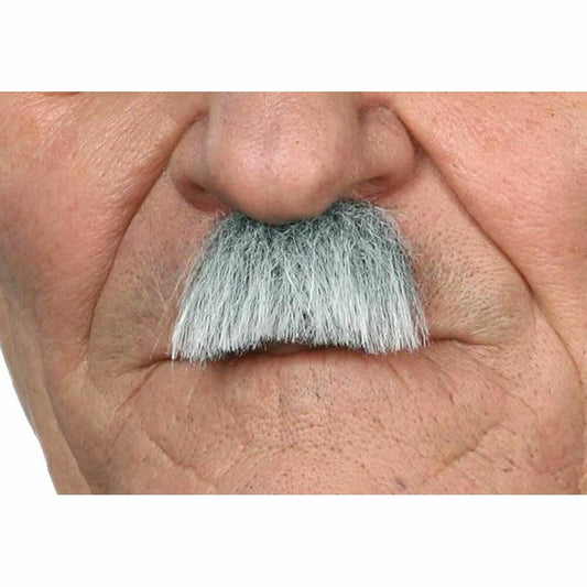 Närbild på en grå, buskig mustasch fäst strax ovanför en persons överläpp och näsa.