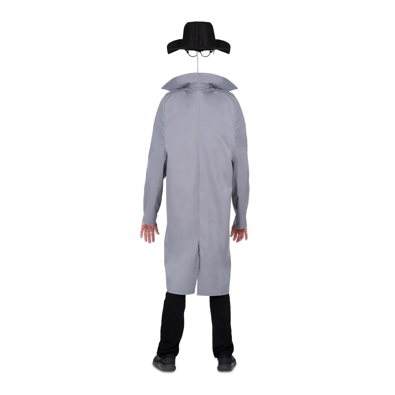 En person bär en genialisk maskeraddräkt som skapar illusionen av den Osynliga Mannen, med en svävande hatt och glasögon från baksidan.
