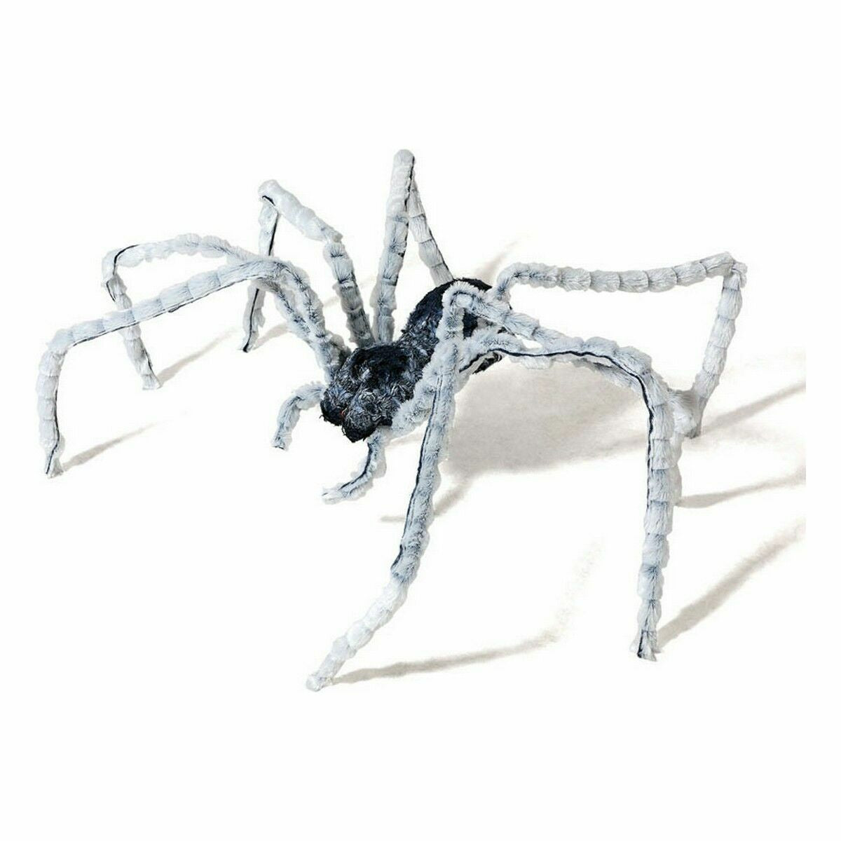 En stor och läskig Halloweendekoration som föreställer en luden, svart spindel med frostiga, vita ben.