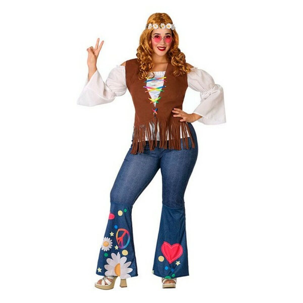 En kvinna poserar i den kompletta, groovy hippiedräkten med utsvängda jeans och fransväst.