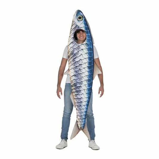 En glad man poserar i en hysteriskt rolig maskeraddräkt som ser ut som en gigantisk sill eller surströmming.