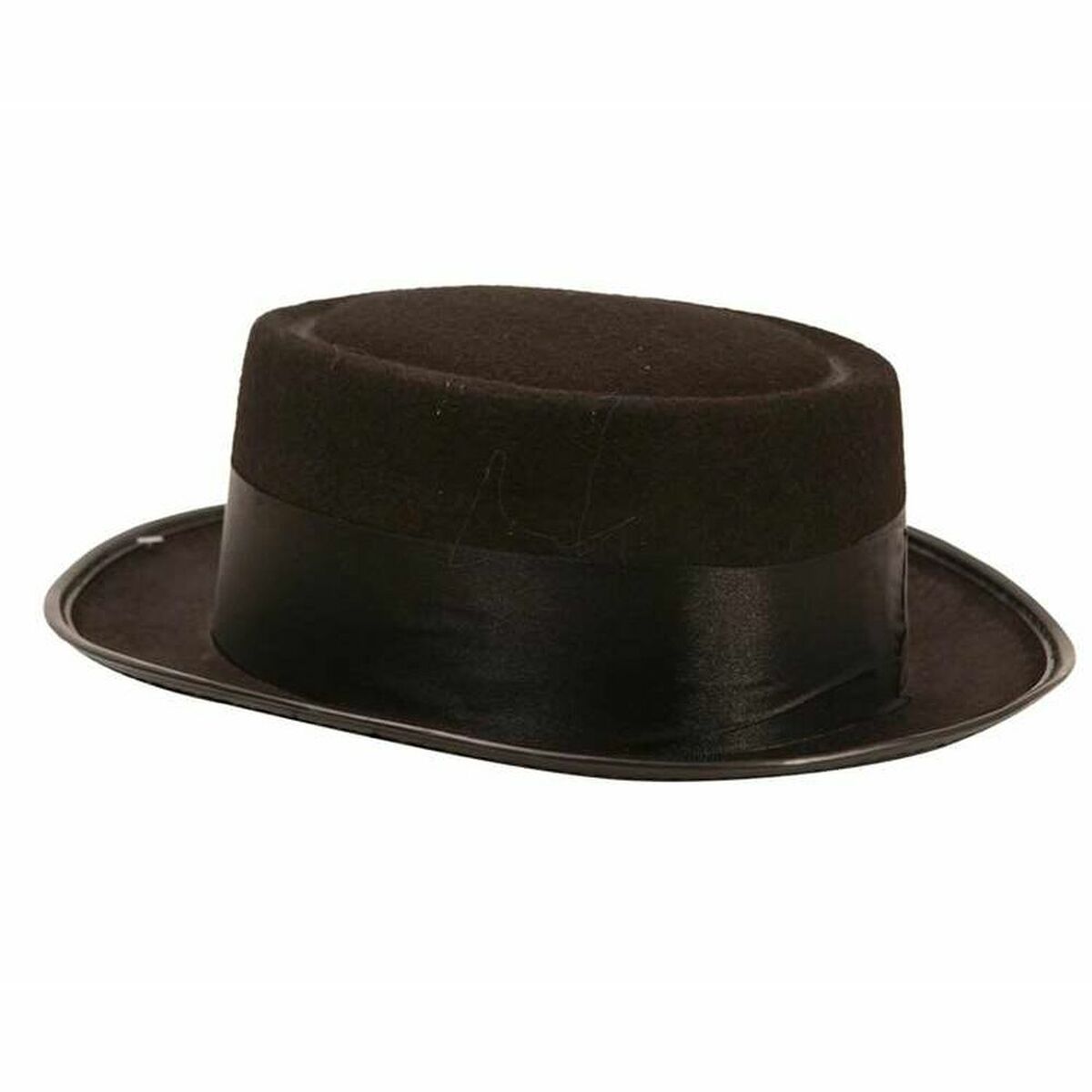 En klassisk, svart "pork pie"-hatt i filt med ett brett, svart sidenband, liknande den ikoniska hatten som bärs av Heisenberg i Breaking Bad.