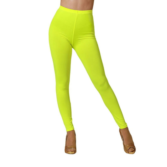 En person poserar i ett par tajta, intensivt neongula leggings, redo för 80-talsfest.