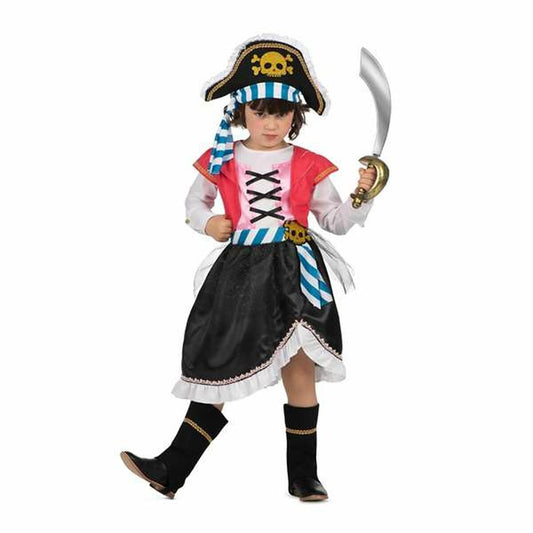 Ett barn i piratklänning med rosa väst, svart kjol, blåvitrandig scarf och pirathatt – med ett lekfullt piratuttryck.
