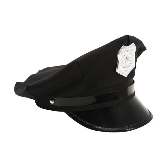 En klassisk, svart amerikansk polis-hatt med en blank skärm och ett silverfärgat polisemblem på framsidan, fotograferad mot en vit bakgrund.
