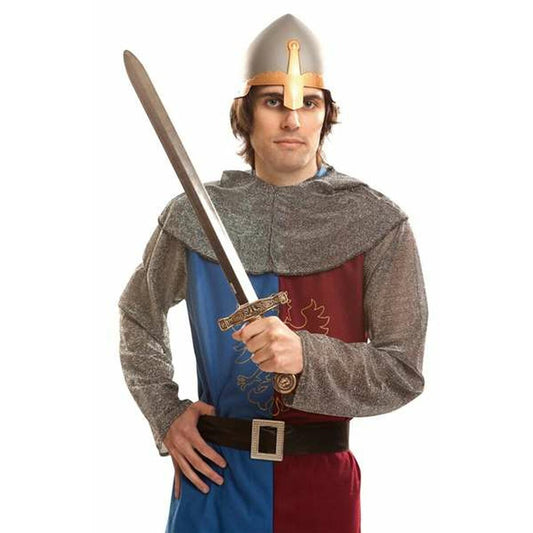 En man i riddardräkt håller i ett Klassiskt Medeltida Riddarsvärd i plast med ett silverfärgat blad och ett utsmyckat guldfäste.