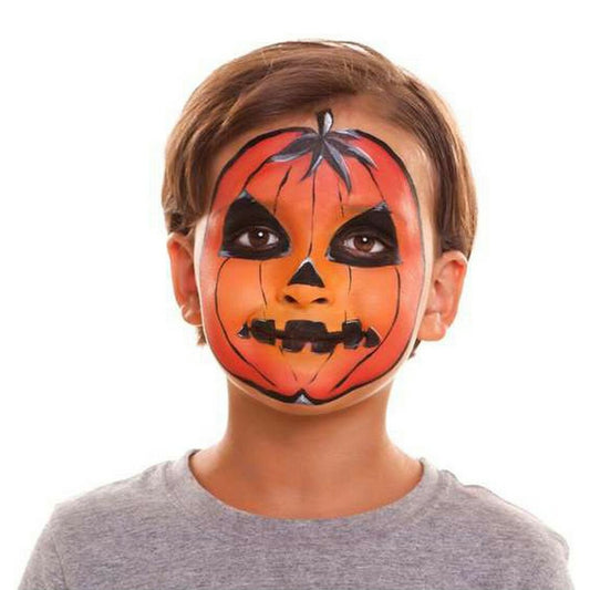 Ett barn med en detaljerad och söt ansiktsmålning som en klassisk halloween-pumpa med svarta ögon och mun.