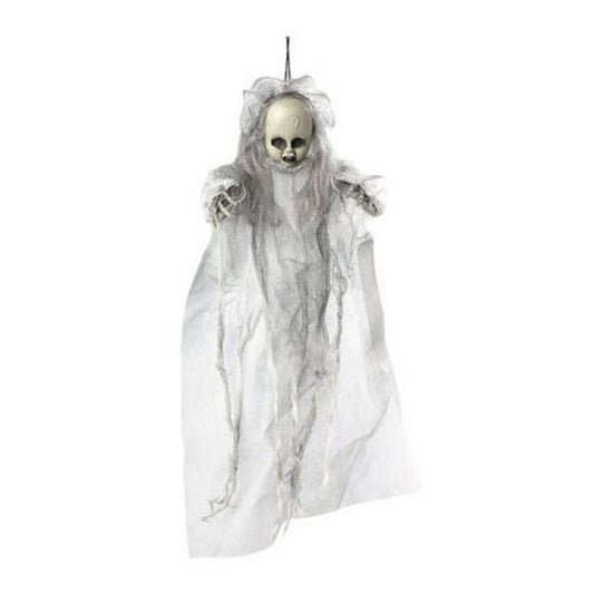 En hängande dekoration i form av en Kuslig Spökbebis med skeletthänder och en sliten vit klänning.