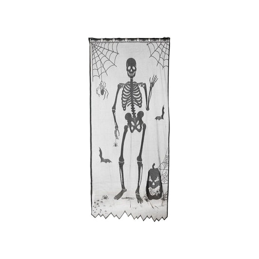 En Halloweengardin i svart spets med ett stort, vinkande skelett, spindelnät och pumpor.