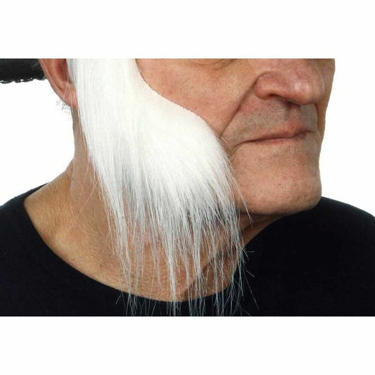 En man i profil visar upp ett par långa, raka och vita löspolisonger, perfekta för en trollkarls- eller gentleman-look.