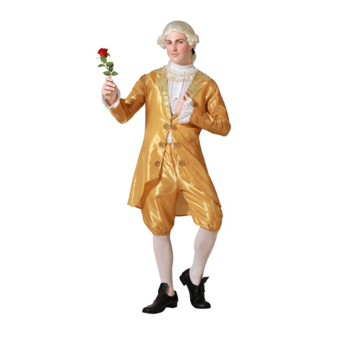En man poserar i en majestätisk, komplett gyllene adelsmansdräkt från 1700-talet och håller i en röd ros.