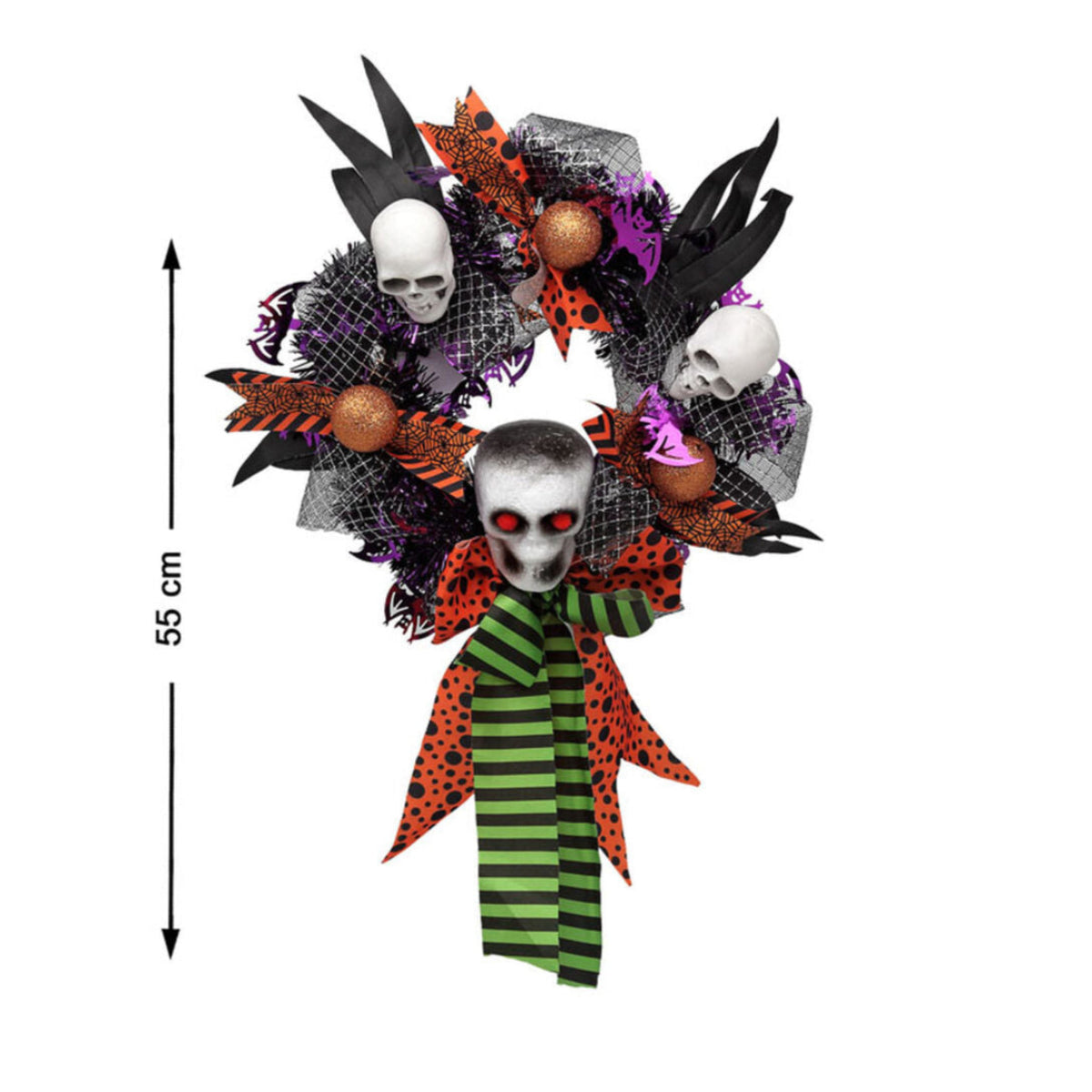 Dörrkransen med dödskallar som visar dess totala längd på 55 cm.