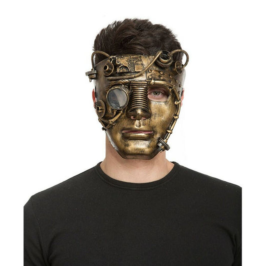  En man bär en detaljerad guld- och bronsfärgad steampunk-mask som täcker halva ansiktet, komplett med ett monokel-öga, kugghjul, slangar och rör.