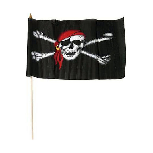 Svart piratflagga med dödskalle i röd bandana och ögonlapp, samt korslagda benknotor. Monterad på pinne och mäter 46x32 cm – perfekt till fest eller dekoration.