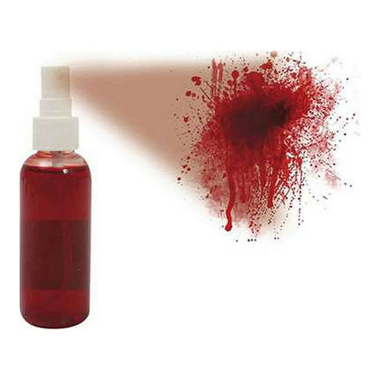 En sprayflaska med fejkblod bredvid en bild som visar en realistisk och ojämn blodstänks-effekt mot en vit bakgrund.