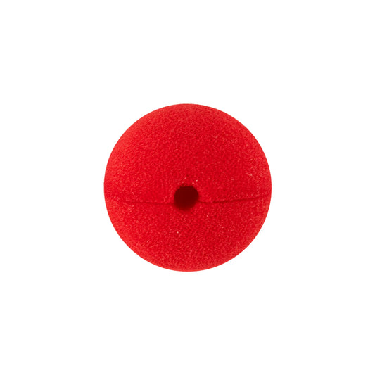 En röd clownnäsa i skumgummi visas framifrån med tydlig öppning i mitten mot vit bakgrund.