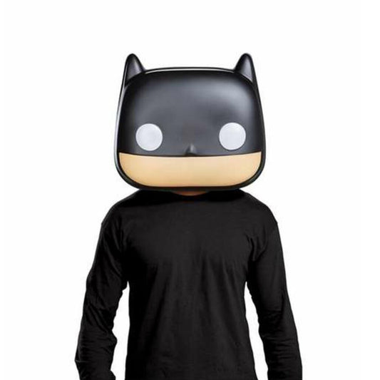 En person bär en Rolig Batman Pop-Mask, designad som en överdimensionerad Funko Pop-figur.