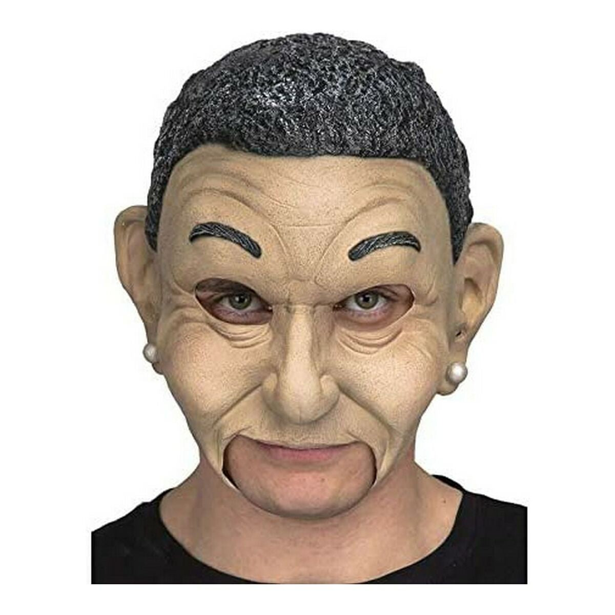 En person bär en Rolig Gammal Tant Mask i latex, med rynkor, stora öron och pärlörhängen.