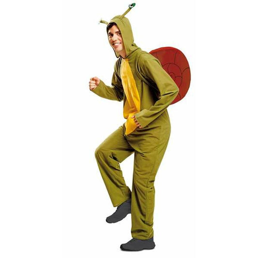 En glad man poserar i en Rolig Snigeldräkt, komplett med en grön jumpsuit, en huva med ögon och ett rött snigelskal på ryggen.