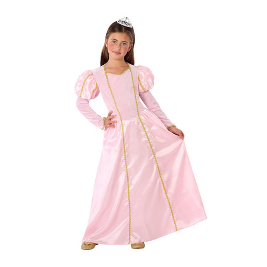 En flicka poserar i en sagolik, hellång rosa prinsessklänning med vackra gulddetaljer och en tiara.