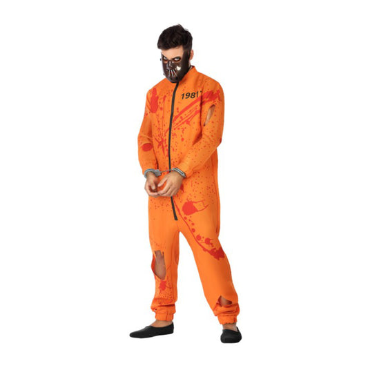 En man poserar i en skrämmande, sliten och blodstänkt orange fånge-jumpsuit och ett par handklovar.