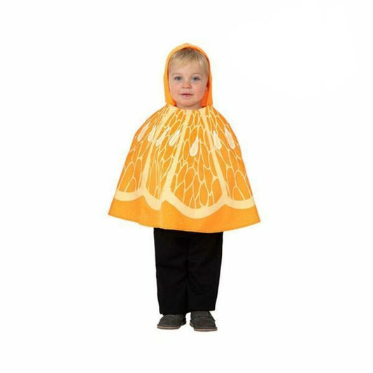 Ett litet barn poserar i en Smaskig Apelsin Poncho Barndräkt med en orange huva.