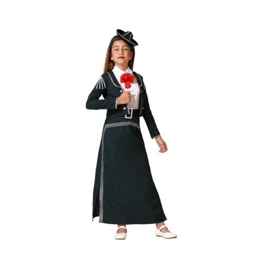Ett barn poserar i en ståtlig, svart mariachi maskeraddräkt med lång kjol, röd rosett och en liten sombrero på huvudet.